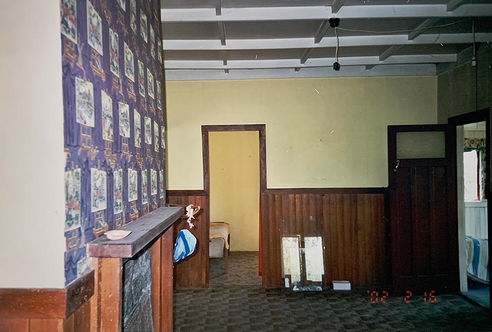 Interior living room before restoration